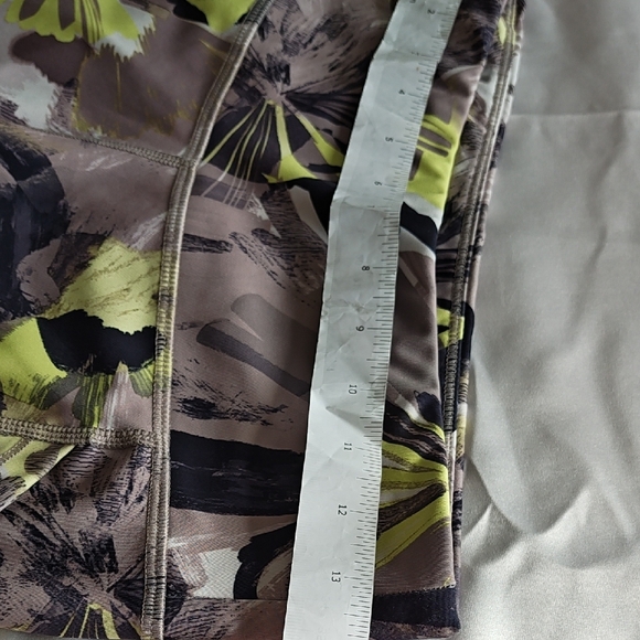 Calvin Klein Floral-Print High-Waist Leggings in Sage, Black & Gray - Picture 6 of 14